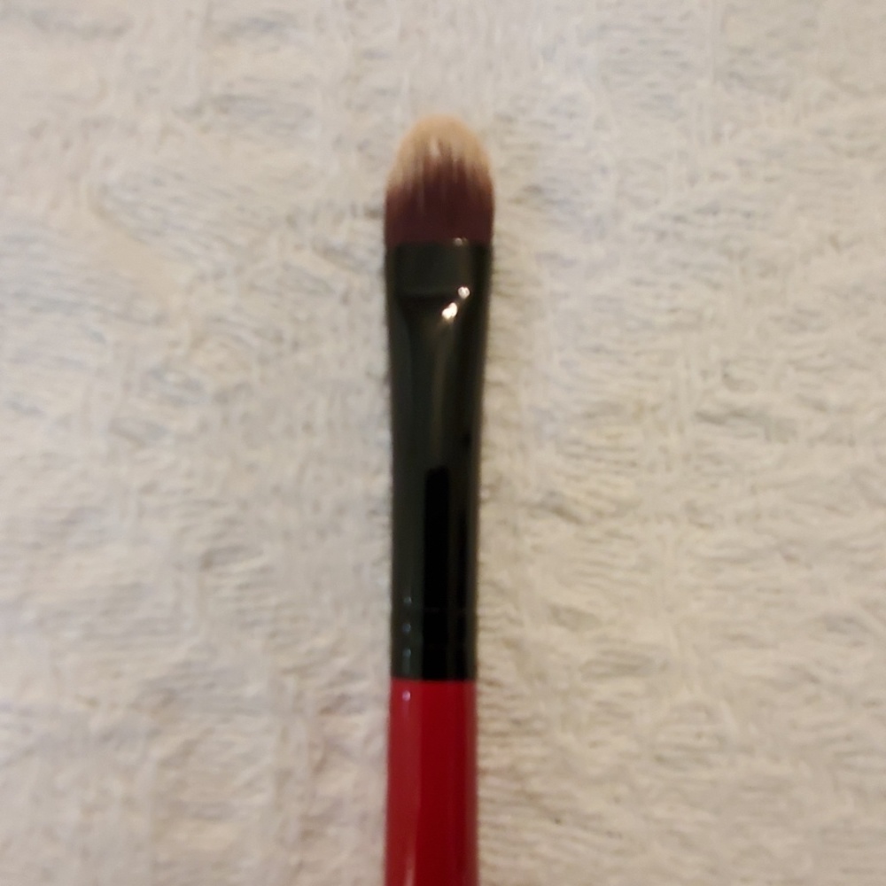 SMASHBOX Buildable Concealer Brush!